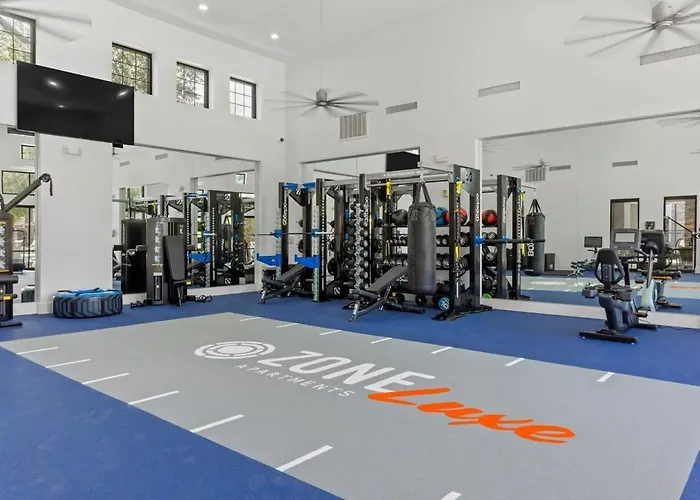 Cozysuites By The Stadium With Pool 13