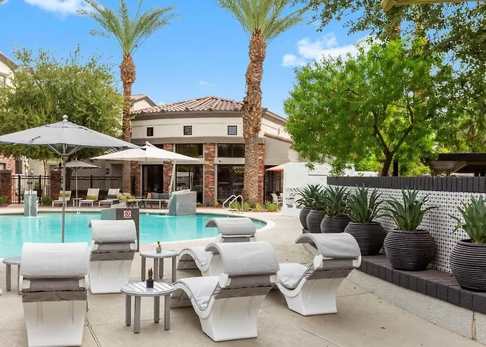 Cozysuites By The Stadium With Pool 13 Apartment Glendale