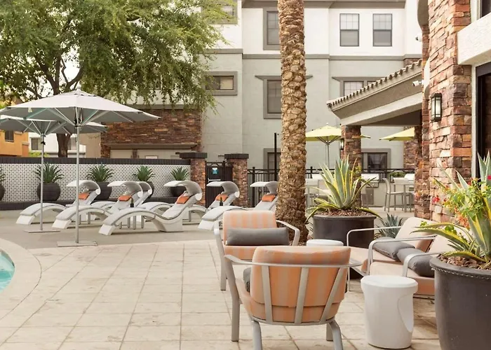 Cozysuites By The Stadium With Pool 13 Glendale
