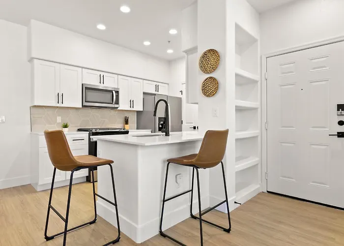Cozysuites By The Stadium With Pool 13