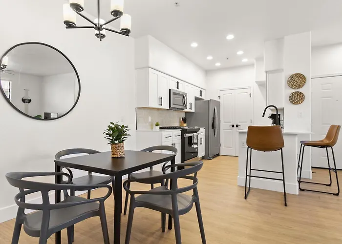 Cozysuites By The Stadium With Pool 13 Apartment Glendale