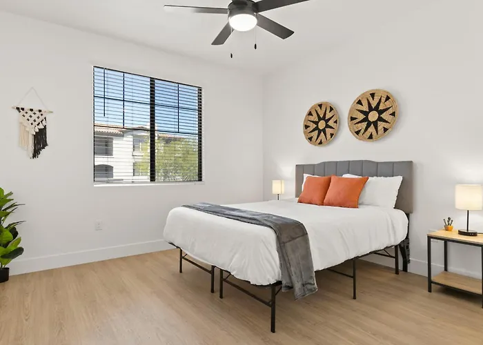 Cozysuites By The Stadium With Pool 13 Glendale