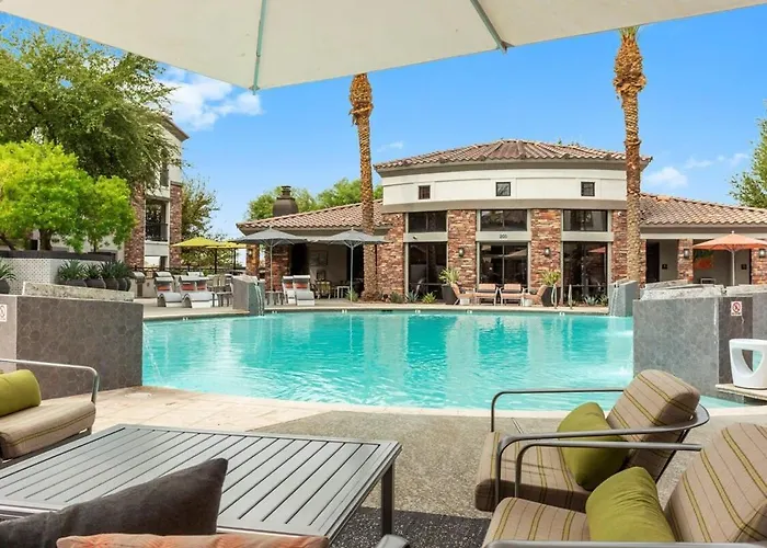 Cozysuites By The Stadium With Pool 13 Apartment