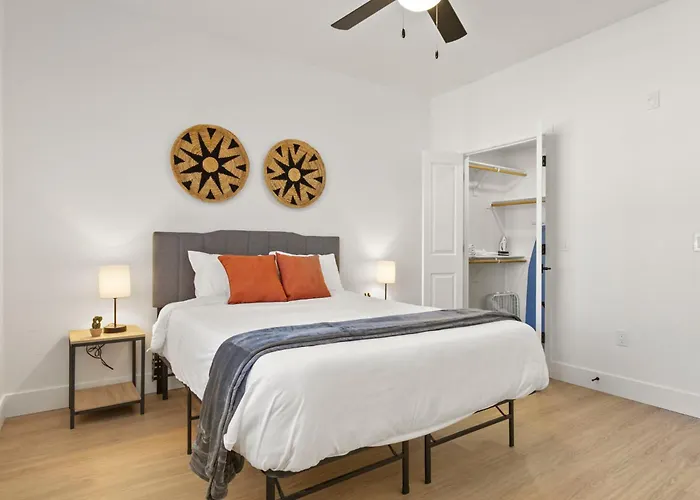Cozysuites By The Stadium With Pool 13 Apartment Glendale