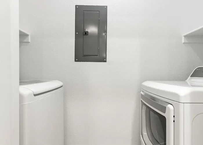Cozysuites By The Stadium With Pool 13 Apartment