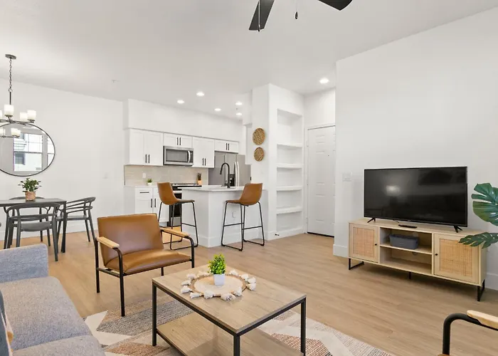 Cozysuites By The Stadium With Pool 13 Apartment *