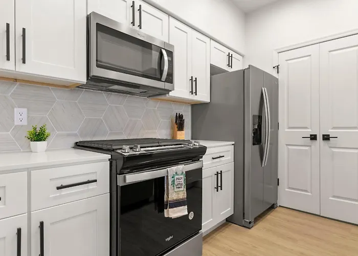 Apartment Cozysuites By The Stadium With Pool 13 *
