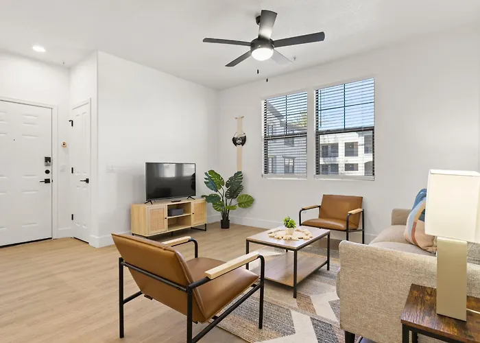 Cozysuites By The Stadium With Pool 13 Apartment Glendale