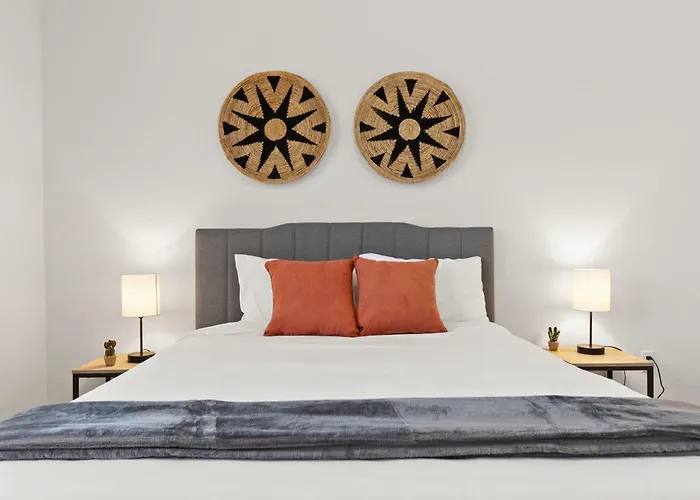 Cozysuites By The Stadium With Pool 13 * Glendale