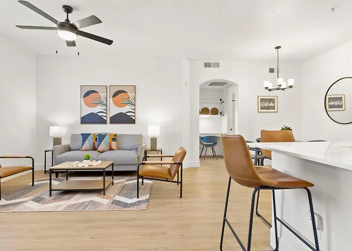Cozysuites By The Stadium With Pool 13 Apartment